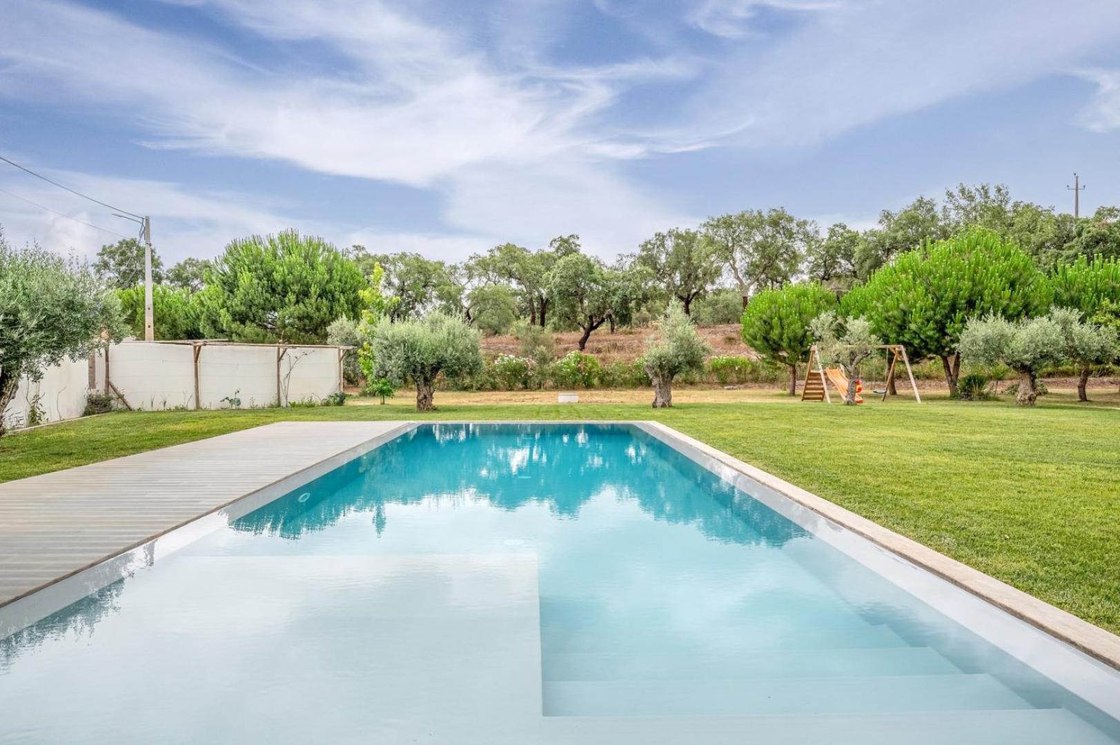 Refreshing Poolside Escape In Ponte De Sor Hotel Exterior photo