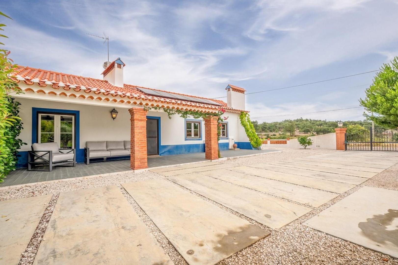 Refreshing Poolside Escape In Ponte De Sor Hotel Exterior photo